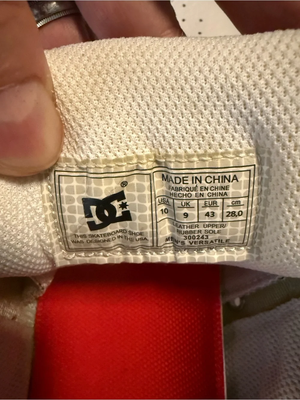 Vintage DC Shoes White and Red “CLEAN” Skate Sneakers size 10, only worn once